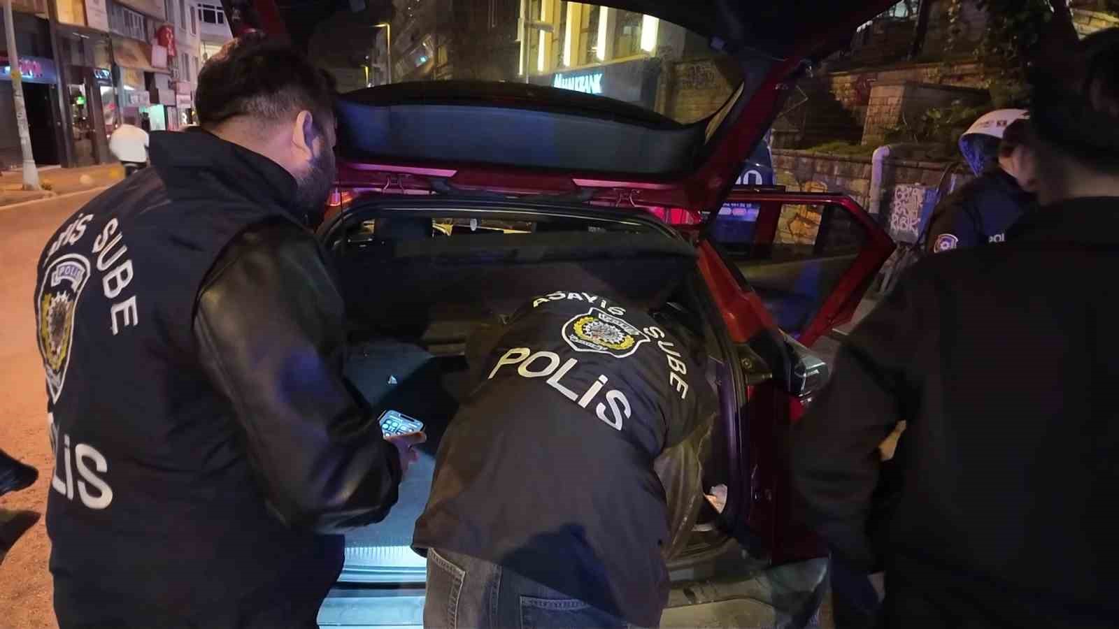 Kadıköy’de polis ekipleri asayiş uygulaması gerçekleştirdi 6 kadikoyde polis ekipleri asayis uygulamasi gerceklestirdi 2 qqkSY5yL