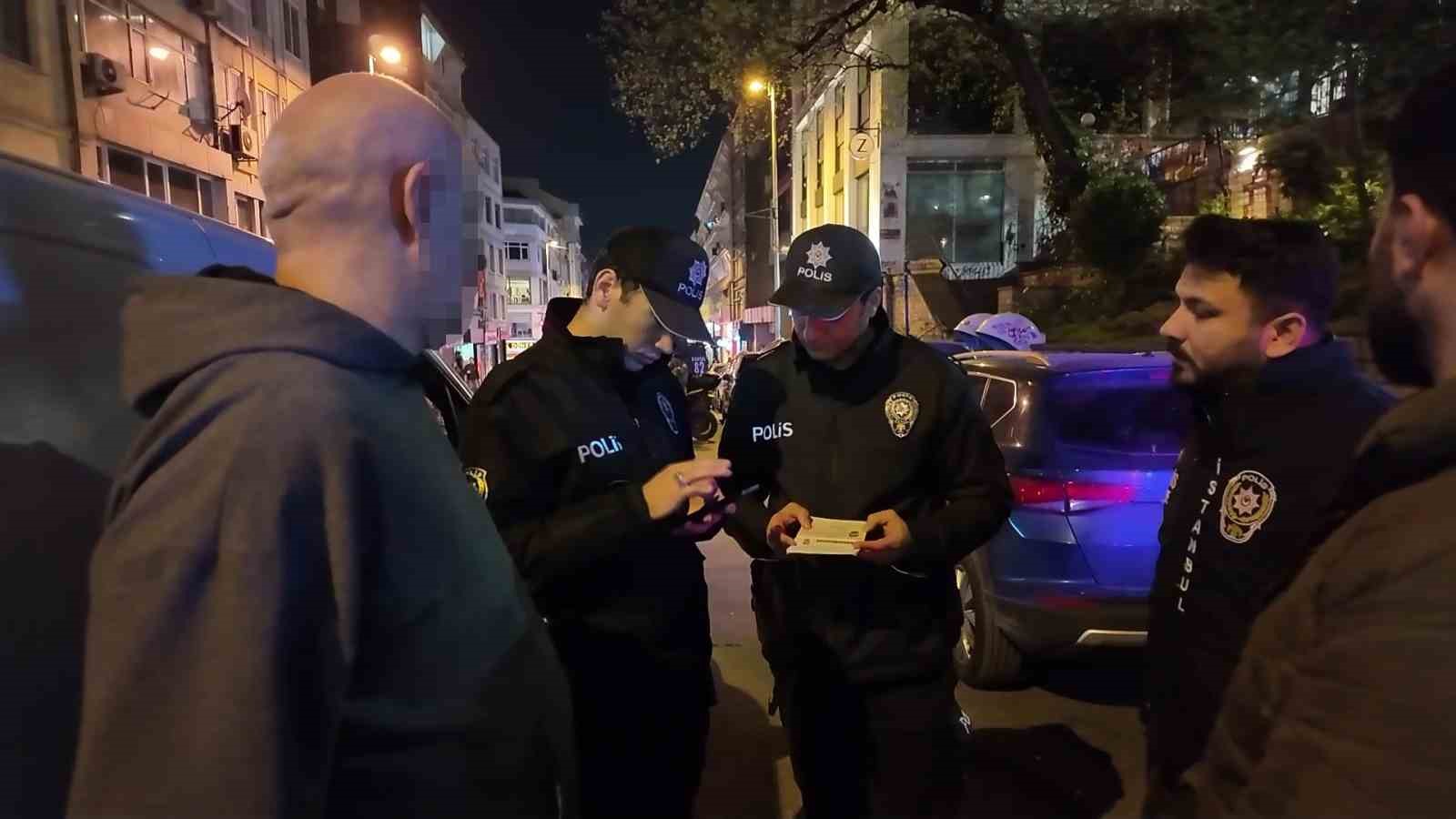Kadıköy’de polis ekipleri asayiş uygulaması gerçekleştirdi 7 kadikoyde polis ekipleri asayis uygulamasi gerceklestirdi 3