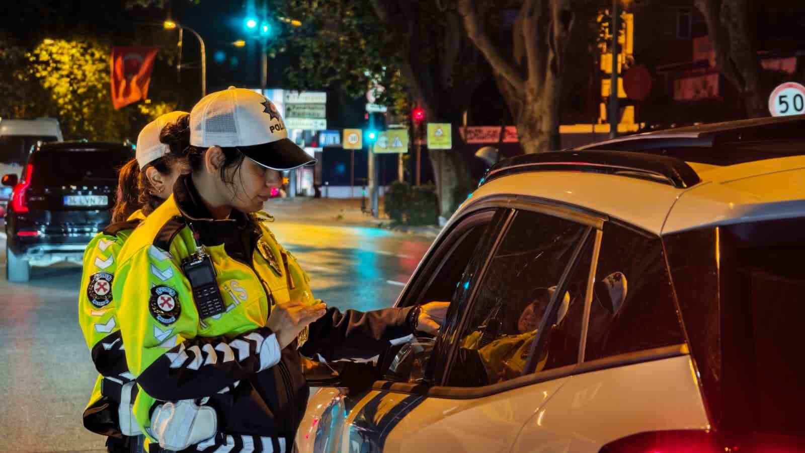 kadikoyde polis ekiplerinden bayram denetimi 0 fWDdsPIR