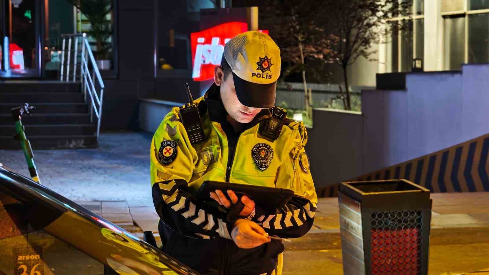 kadikoyde polis ekiplerinden bayram denetimi 1 tv9mkjz8