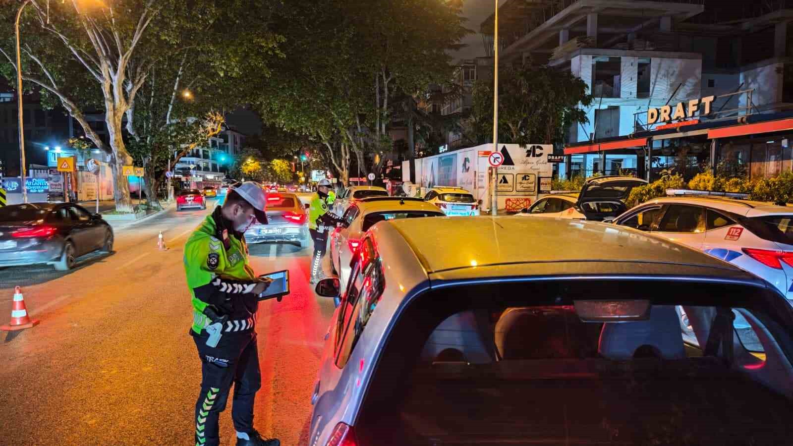 kadikoyde polis ekiplerinden bayram denetimi 2