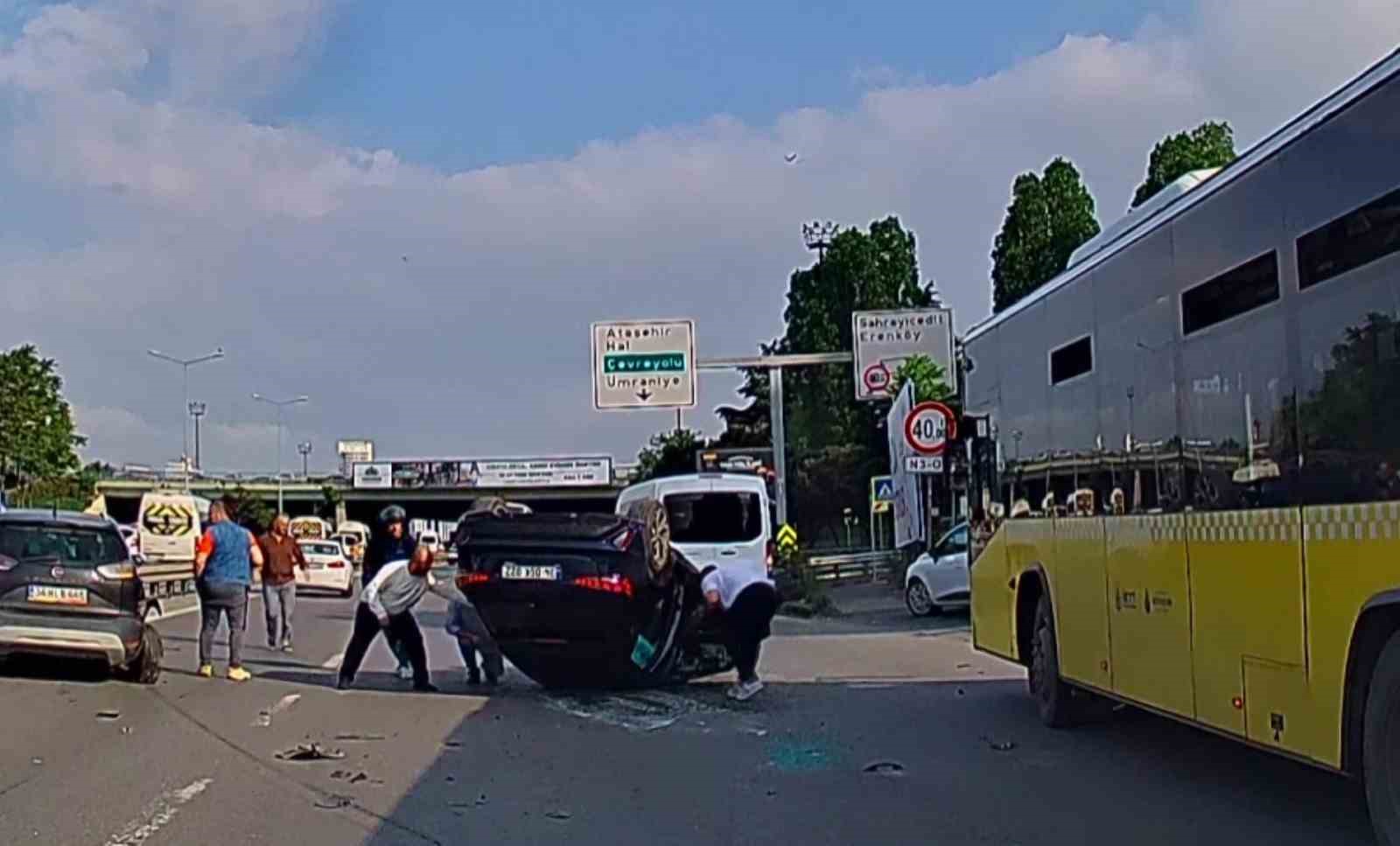 Kadıköy’de sürücüsünün rahatsızlanması sonucu otomobil takla attı 5 kadikoyde surucusunun rahatsizlanmasi sonucu otomobil takla atti 1 PpHjL3fL