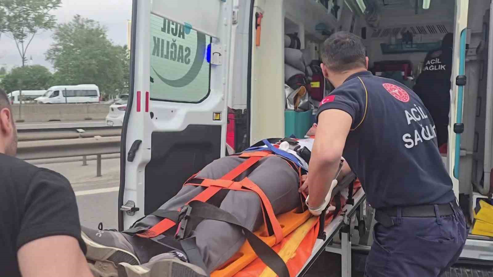 Kadıköy’de sürücüsünün rahatsızlanması sonucu otomobil takla attı 6 kadikoyde surucusunun rahatsizlanmasi sonucu otomobil takla atti 2 MPWydHzl