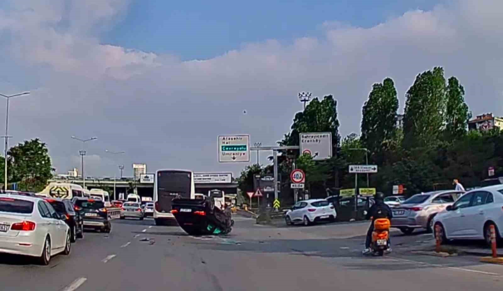 Kadıköy’de sürücüsünün rahatsızlanması sonucu otomobil takla attı 7 kadikoyde surucusunun rahatsizlanmasi sonucu otomobil takla atti 3 NjnZQPGL