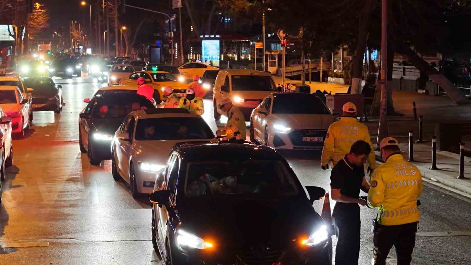 kadikoyde trafik ve asayis denetimi 2 milyon ceza 80 arac trafikten men 2 dyD6Uswn