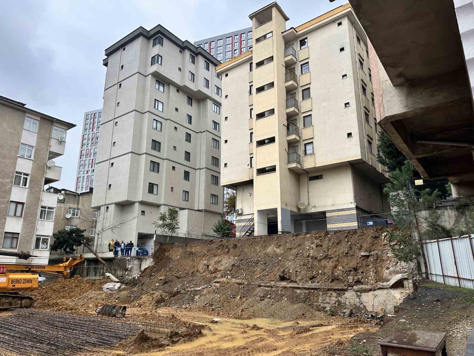 kadikoyde yagislara dayanamayan istinat duvari coktu 2 Olcr2vQh