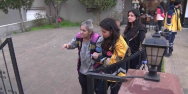 kadikoyde-yangin-panigi-yasli-kadin-dumandan-etkilendi-zYMxg39y.jpg