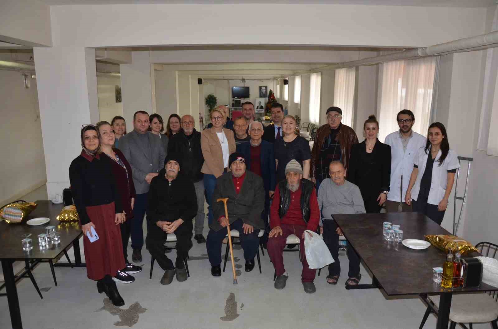 kadin doktorlardan yaslilara sicacik dokunus 1 X1Ti52C5