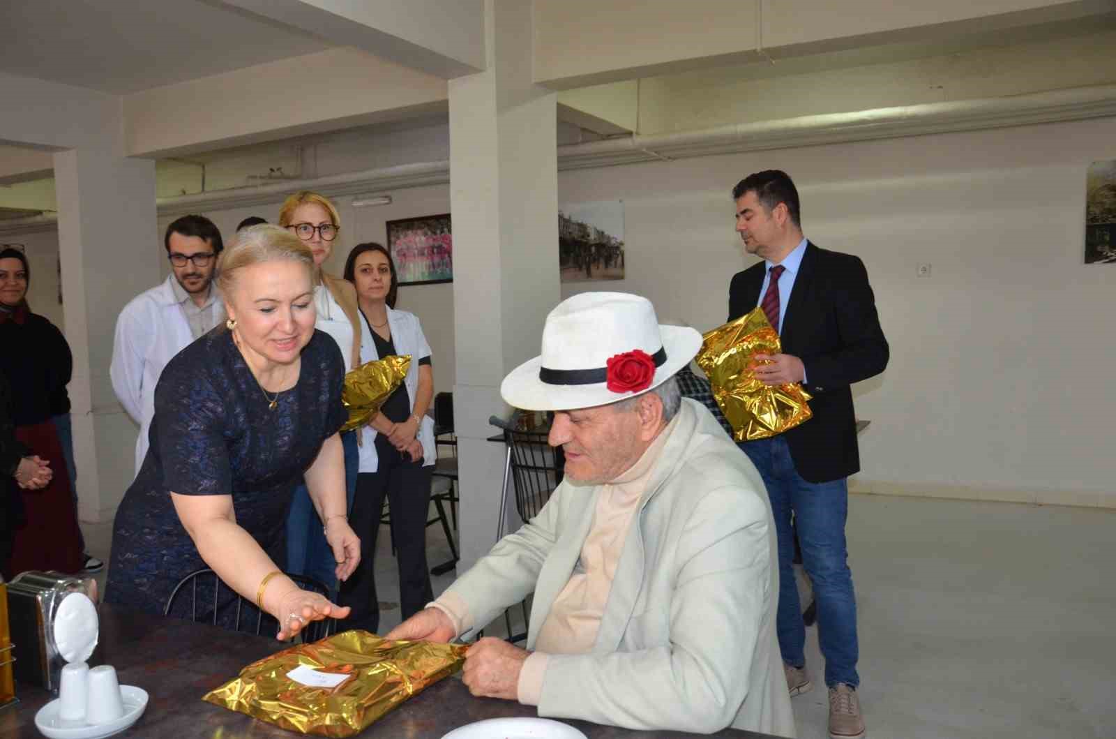 kadin doktorlardan yaslilara sicacik dokunus 5 qPufzOL2