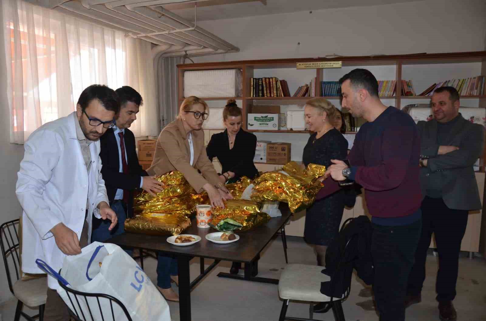 kadin doktorlardan yaslilara sicacik dokunus 8 9IfQEr2w