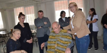kadin-doktorlardan-yaslilara-sicacik-dokunus-Nchx7NcG.jpg