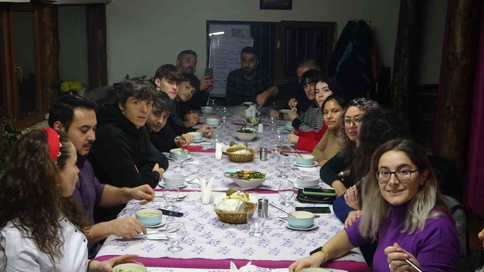 kadin emegi sinirlari asti avrupadan tunceliye zembul bulusmasi 0