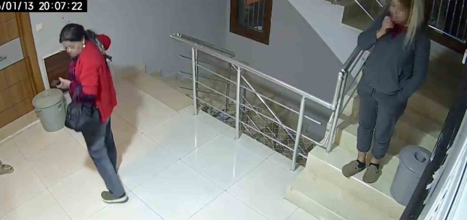 Kadın hırsızlar beğendikleri ayakkabıları böyle çaldı 5 kadin hirsizlar begendikleri ayakkabilari boyle caldi 1 ufZWbaIw