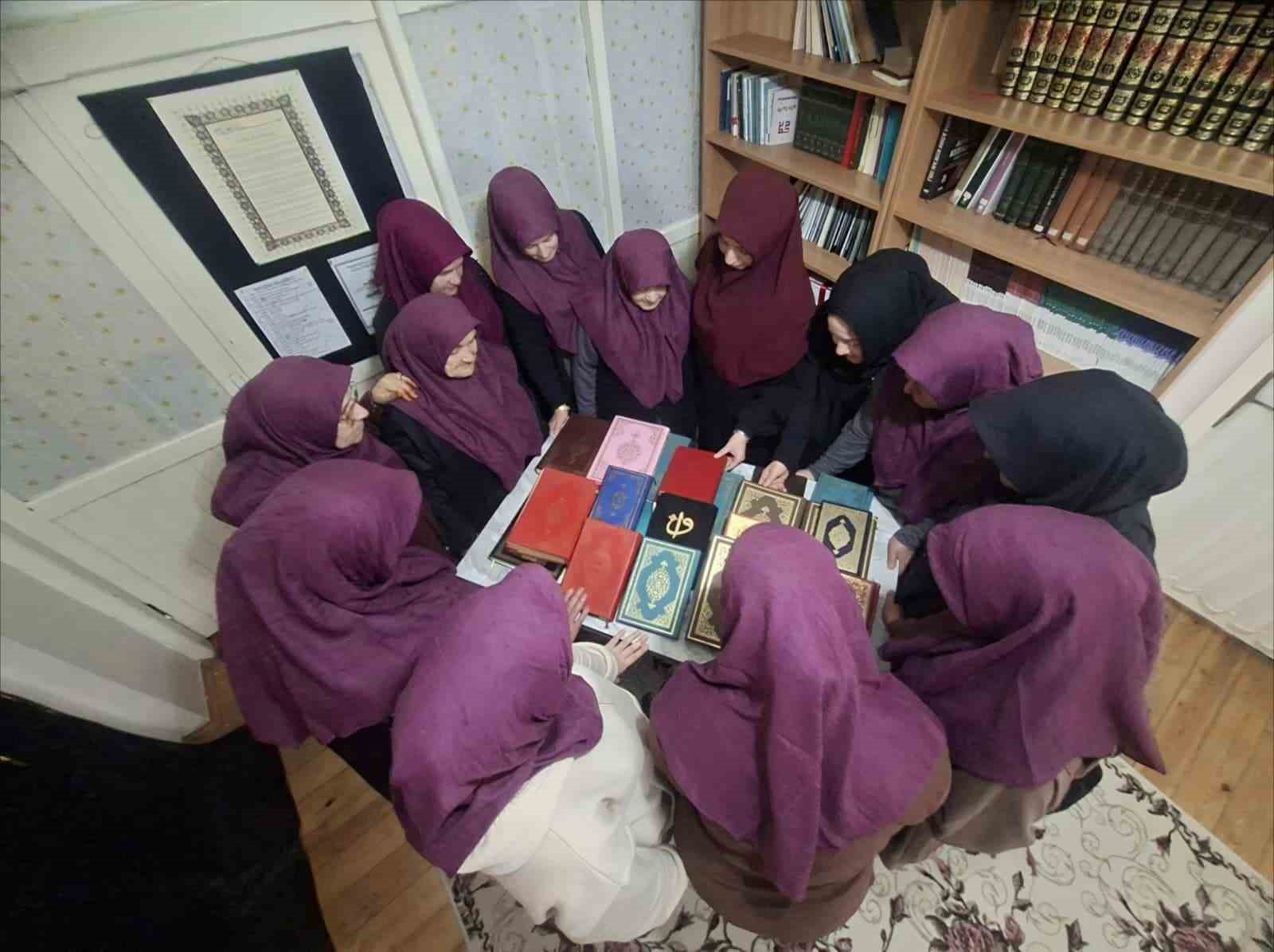 kadin kursiyerlerden afrikaya kuran i kerim hediyesi 0 kBAk4fjC