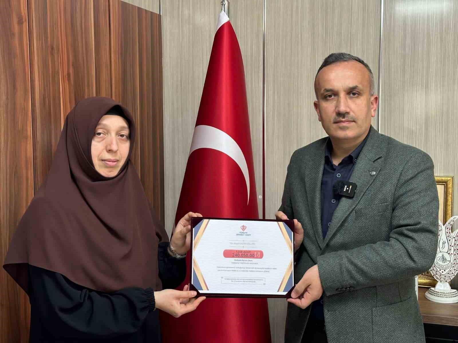 kadin kursiyerlerden afrikaya kuran i kerim hediyesi 1 3CXApVGP