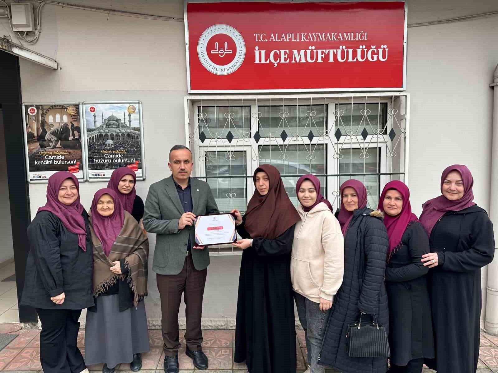kadin kursiyerlerden afrikaya kuran i kerim hediyesi 2 HwkY2KGP