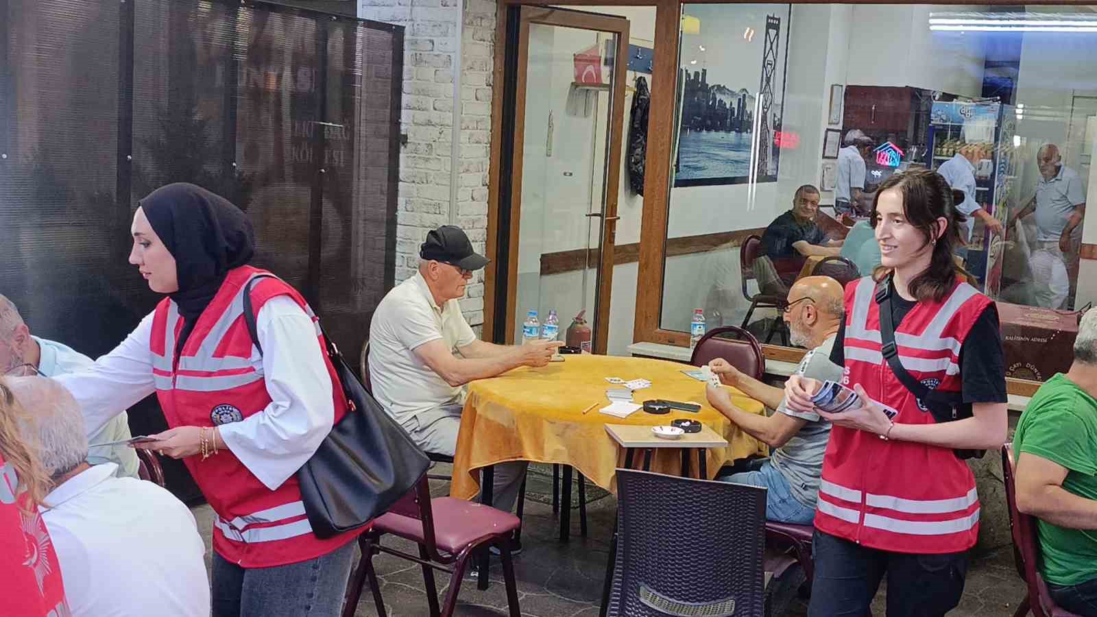 kadin polislerden huzur mesaisi sahilde brosur dagittilar 3 GVegwWGt