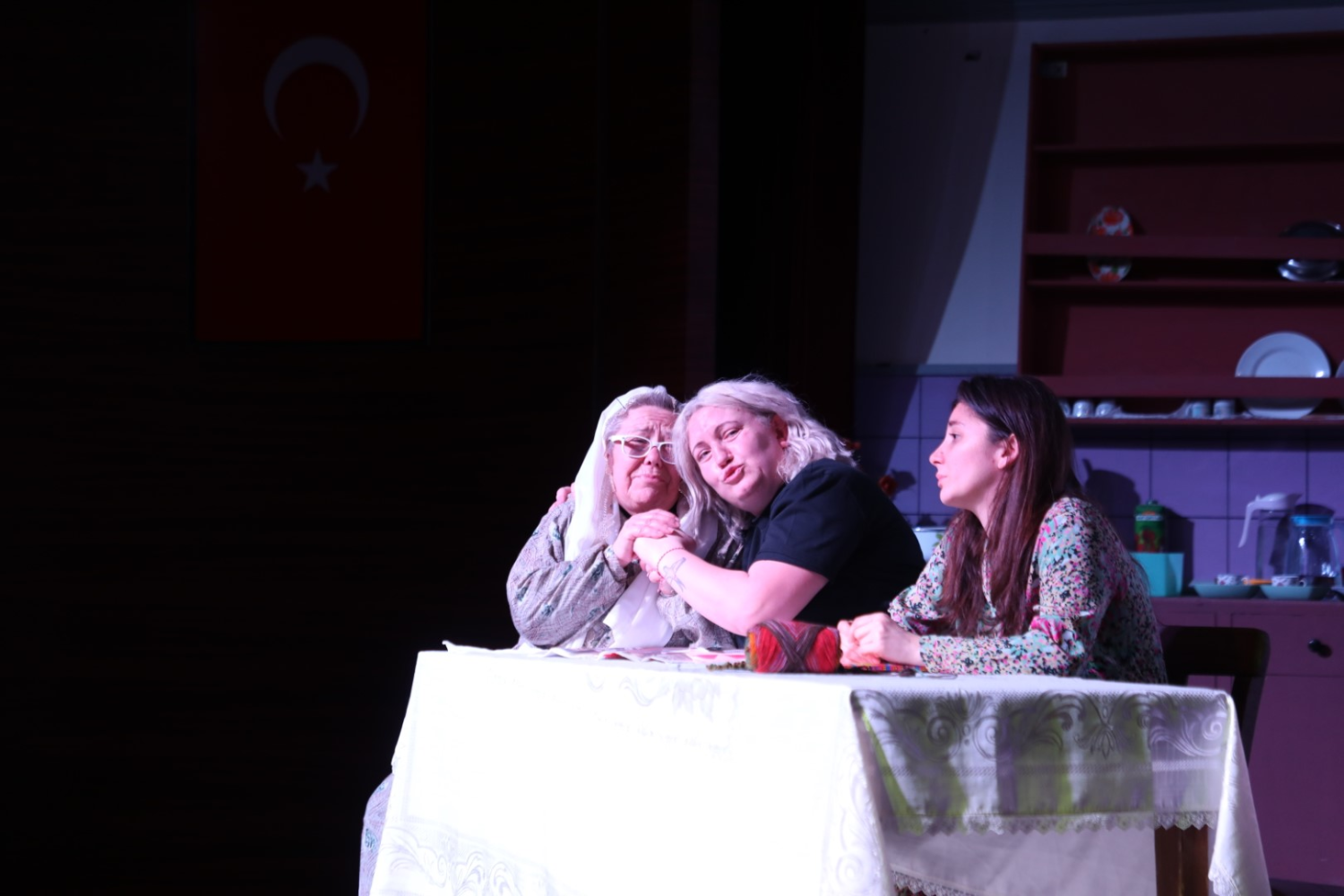 kadin siginagi sezon finalini yapti 2 OKwnMzB1