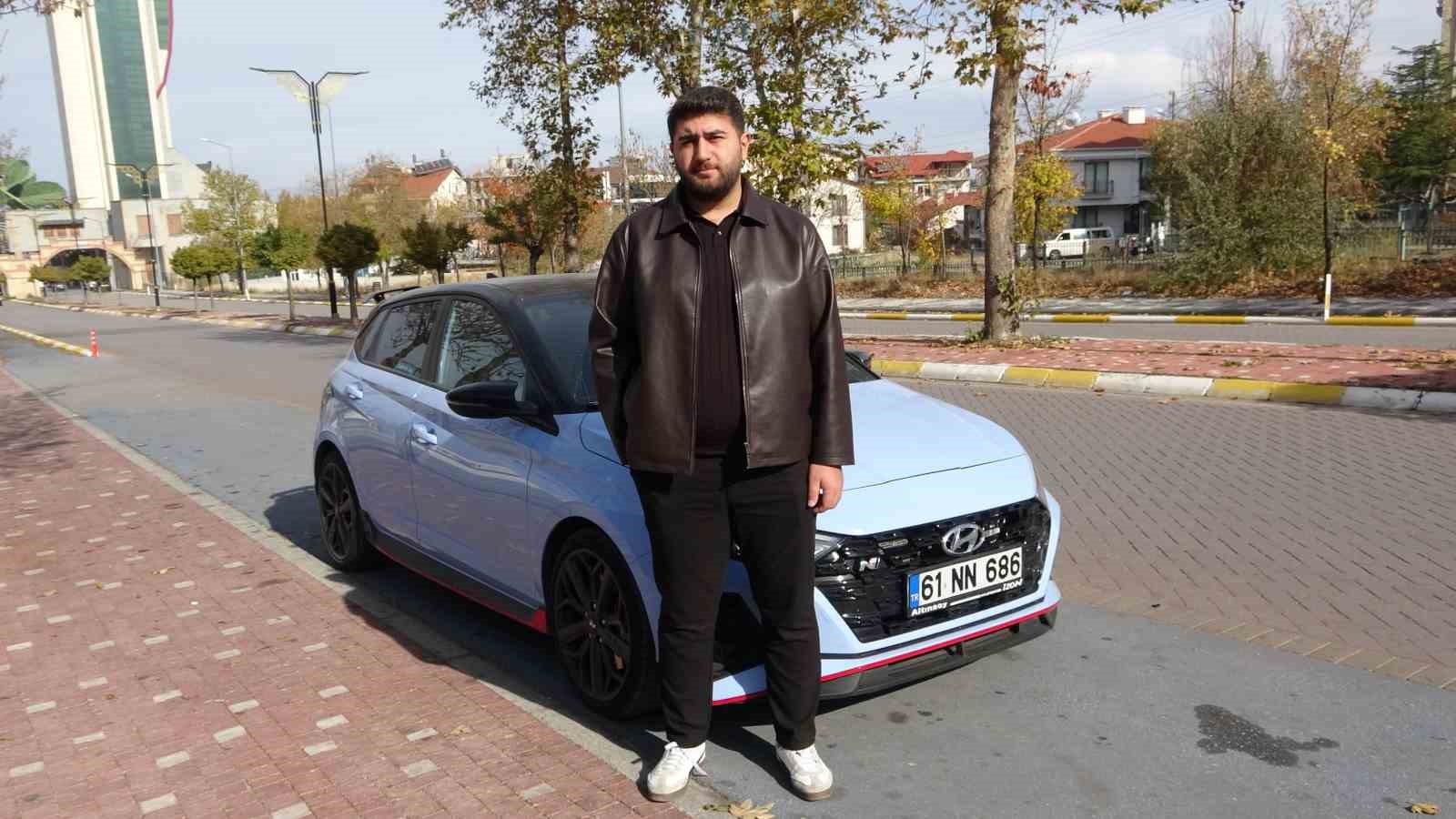 kadin soforun kullandigi otobusun onunu kesen genc maganda ilan edilmesine tepki gosterdi 1 z83RqM9T