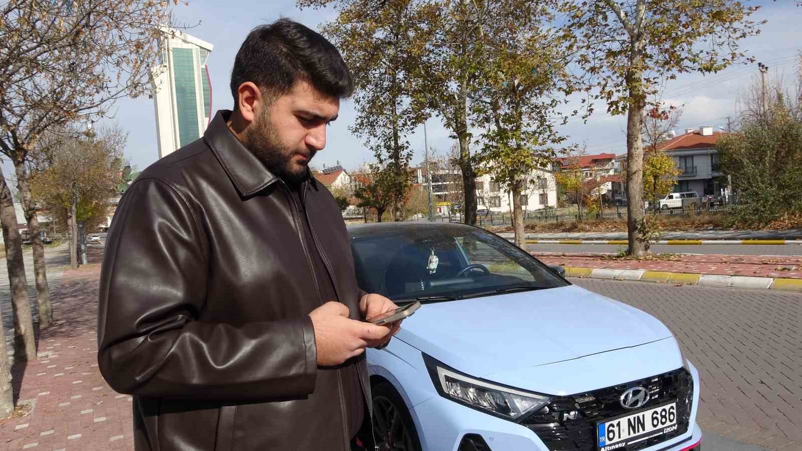 kadin soforun kullandigi otobusun onunu kesen genc maganda ilan edilmesine tepki gosterdi 5 1ibkkmiN