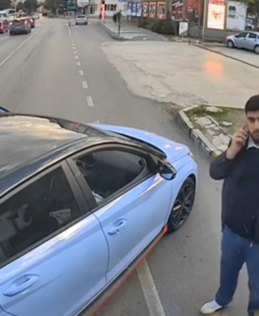 kadin-soforun-kullandigi-otobusun-onunu-kesen-genc-maganda-ilan-edilmesine-tepki-gosterdi-LFiDRrC2.jpg