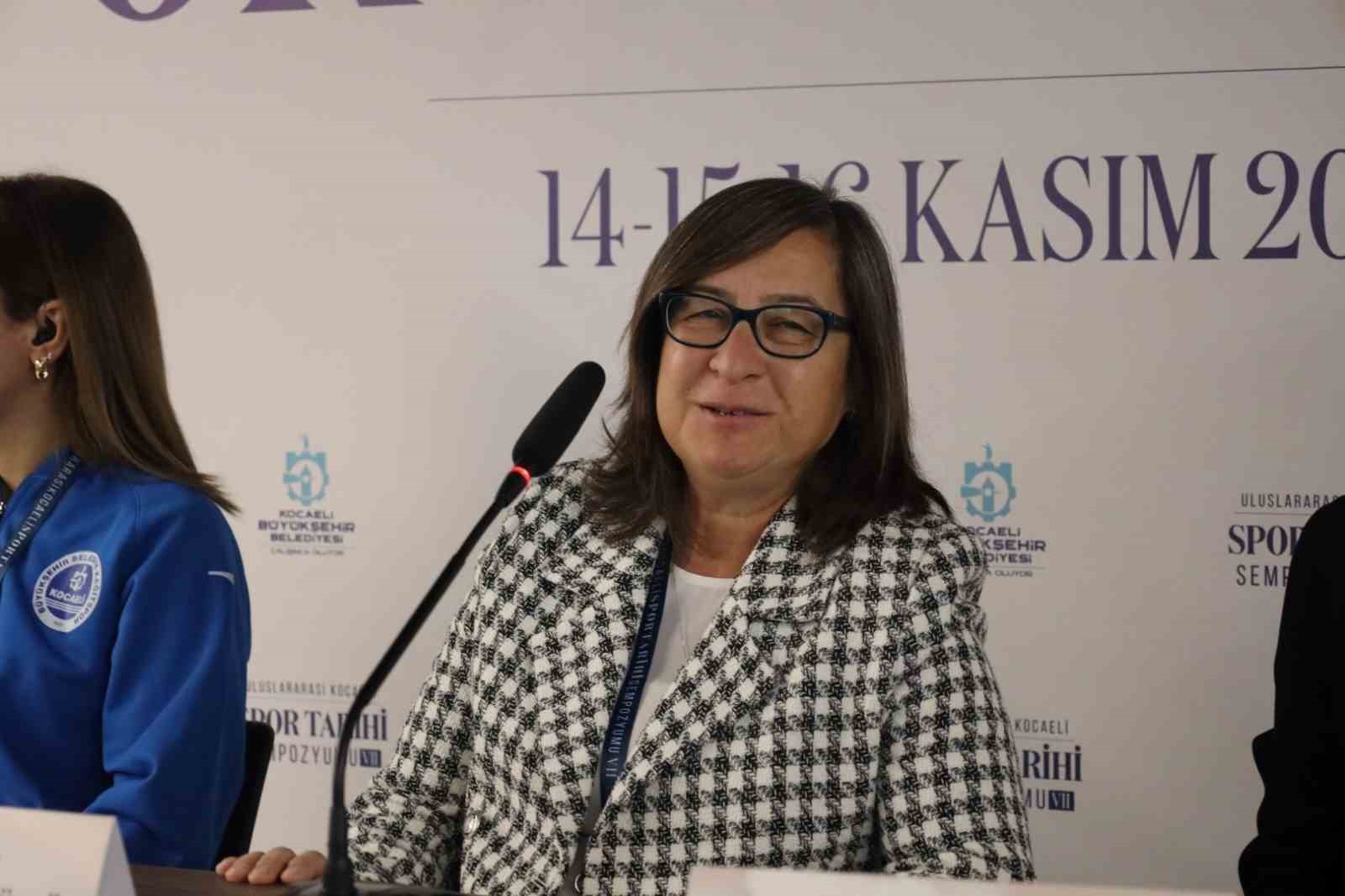 kadin sporcular sempozyumda yasadiklari zorluklari anlatti 4 c5NlqRjq