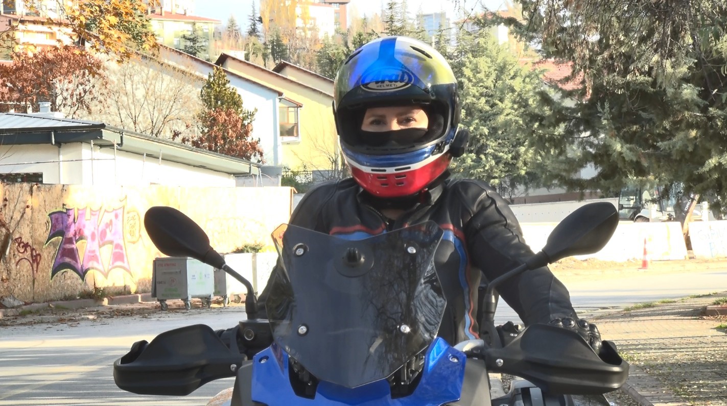 kadin surucu ispanyadan turkiyeye motosikletle 45 gunde geldi sinirda gozyaslarini tutamadi 2 Uh4fzOOp