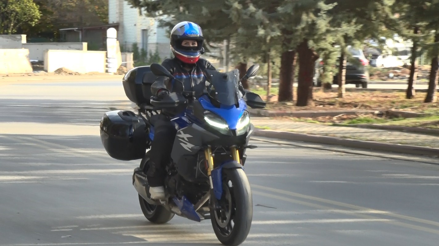 kadin surucu ispanyadan turkiyeye motosikletle 45 gunde geldi sinirda gozyaslarini tutamadi 5 EFdkeXLr