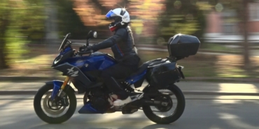 kadin-surucu-ispanyadan-turkiyeye-motosikletle-45-gunde-geldi-sinirda-gozyaslarini-tutamadi-VT7hIArF.jpg