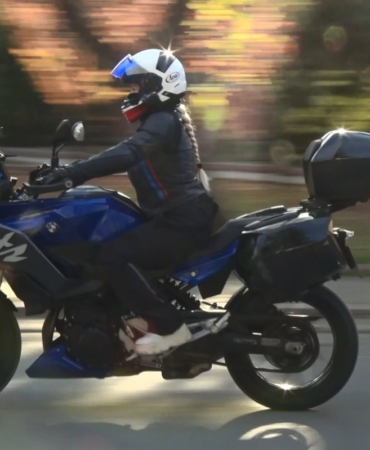 kadin-surucu-ispanyadan-turkiyeye-motosikletle-45-gunde-geldi-sinirda-gozyaslarini-tutamadi-VT7hIArF.jpg