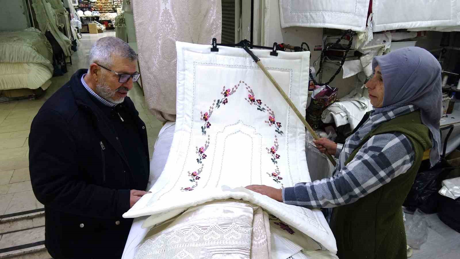 kadin terzi veresiye aldigi makinelerle kendi isini kurdu 5 ihbOK8Tn