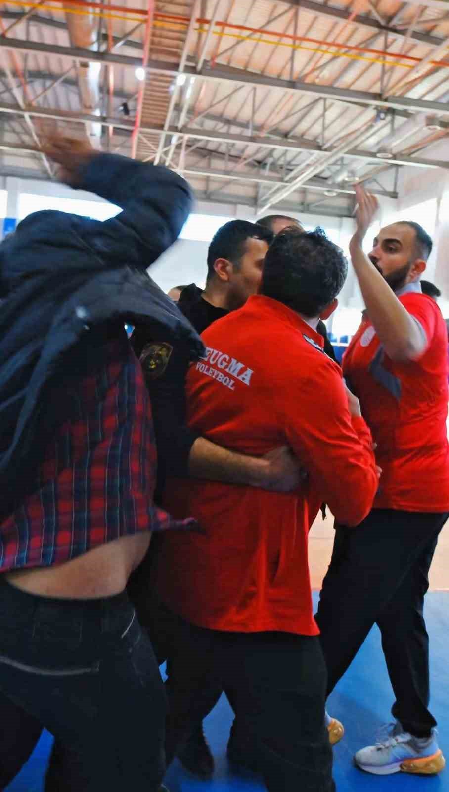 kadin voleybol macinda kavga kamerada 4 mRW8suZX
