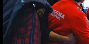 kadin-voleybol-macinda-kavga-kamerada-eHKB5uRb.jpg