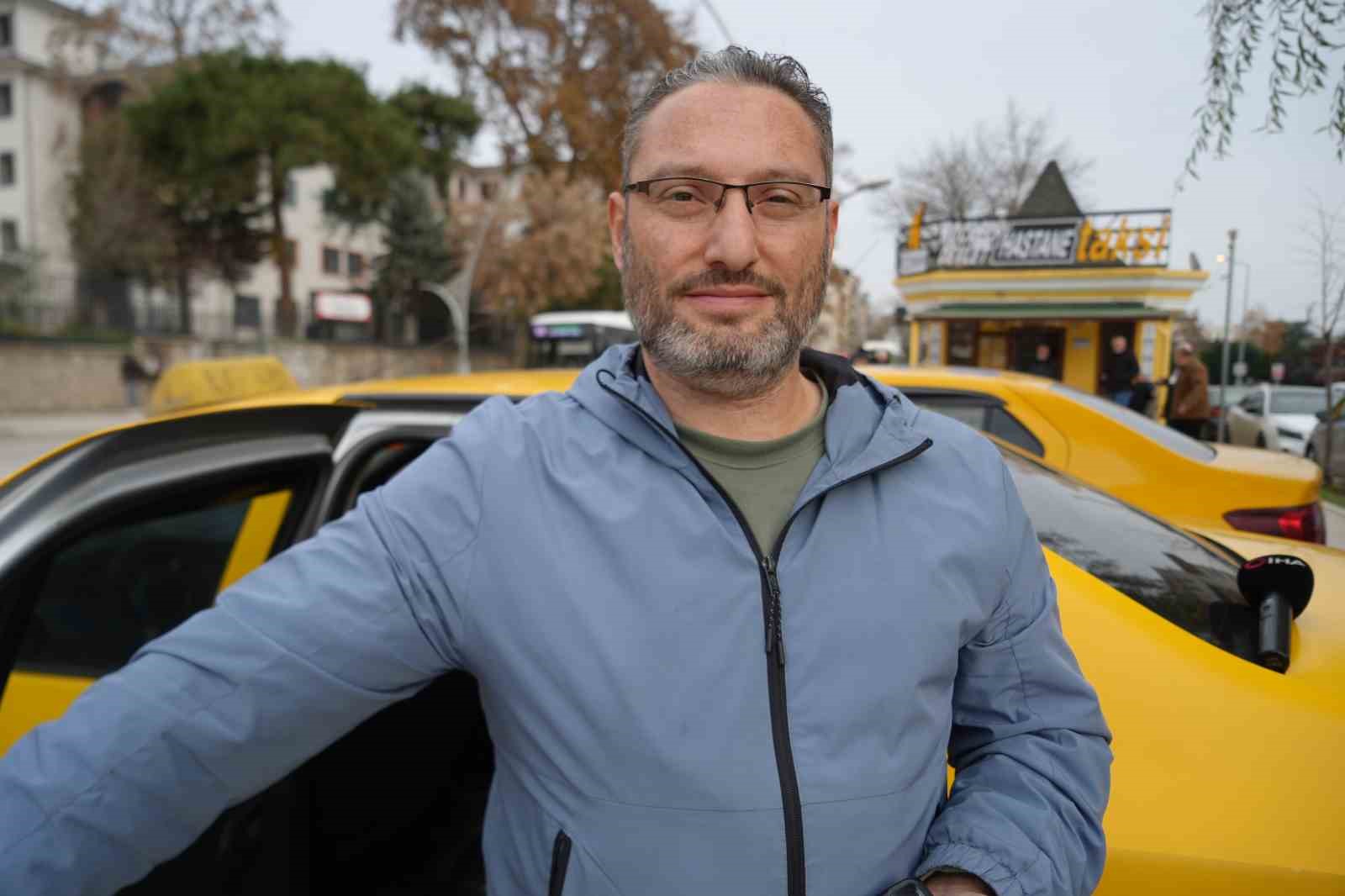 kadin yolcu ile taksicinin hizmet bedeli tartismasi haram olsun diyerek aractan indi 1 M9ttLPLF