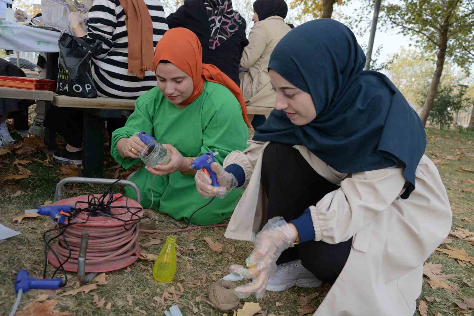kadinlar atolyede atiklari donusturuyor 1 BlMYkipr