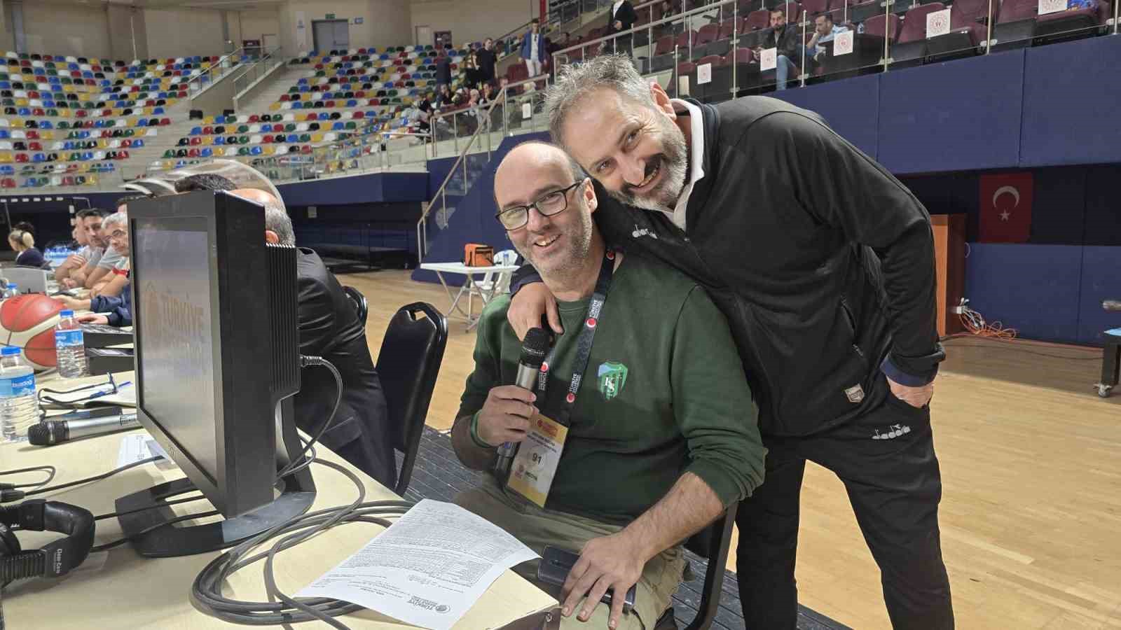 kadinlar basketbol super ligi macinda anonscu olmayinca gorev gazeteciye dustu 0 MHVpvetv