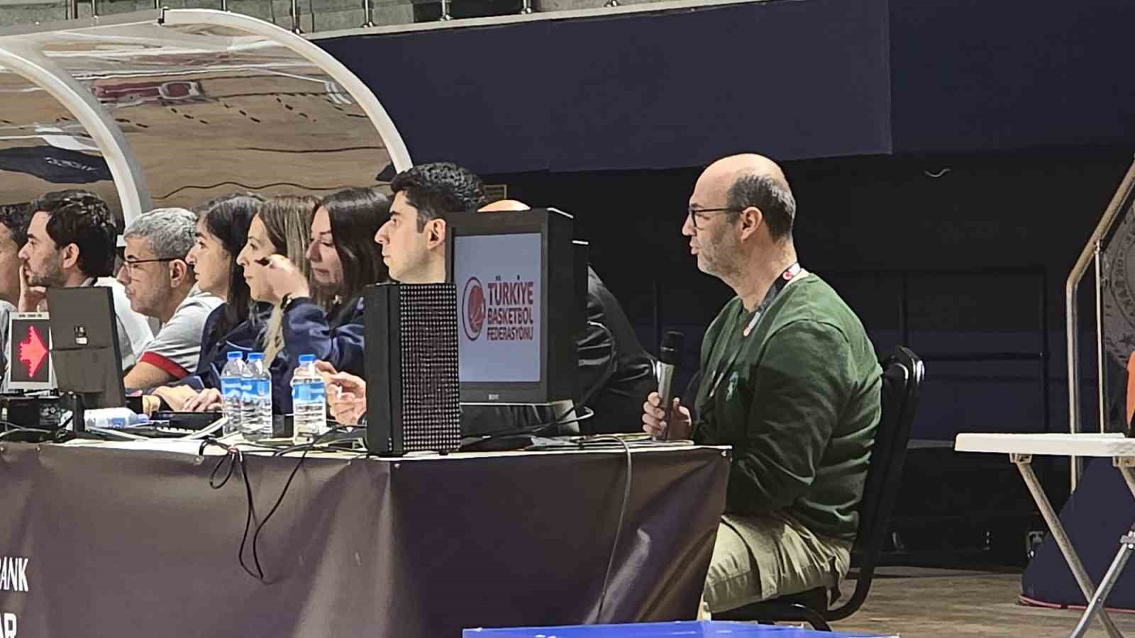 kadinlar basketbol super ligi macinda anonscu olmayinca gorev gazeteciye dustu 2 Y2aWYiFR