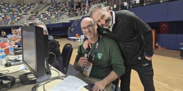 kadinlar-basketbol-super-ligi-macinda-anonscu-olmayinca-gorev-gazeteciye-dustu-FnzelYzc.jpg
