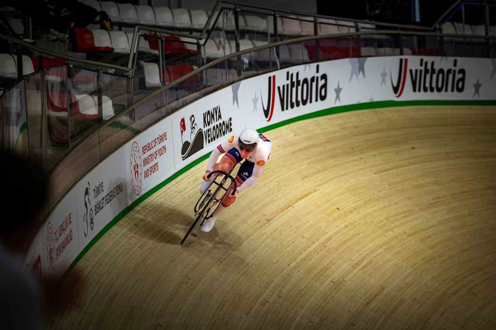 Kadınlar Bireysel Sprint Elemeleri ve Kadınlar Takım Takip kategorilerinde toplam 2 dünya rekoru kırıldı 5 kadinlar bireysel sprint elemeleri ve kadinlar takim takip kategorilerinde toplam 2 dunya rekoru kirildi