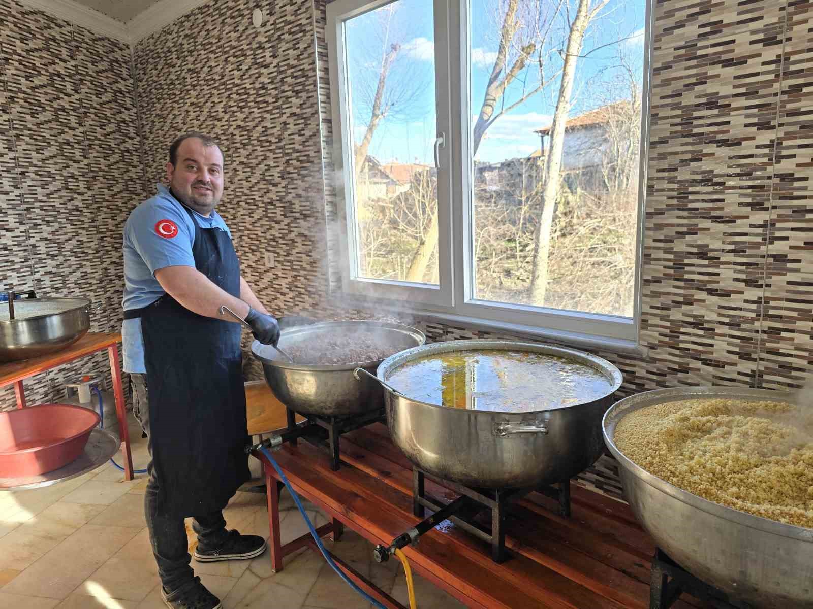 kadinlar dinleniyor tum koylu ramazan boyunca ayni sofrada bulusuyor 4
