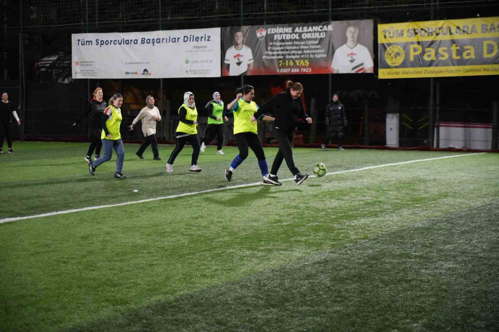 kadinlar futbol maciyla gunlerini kutladi 3 nkuYDOLp