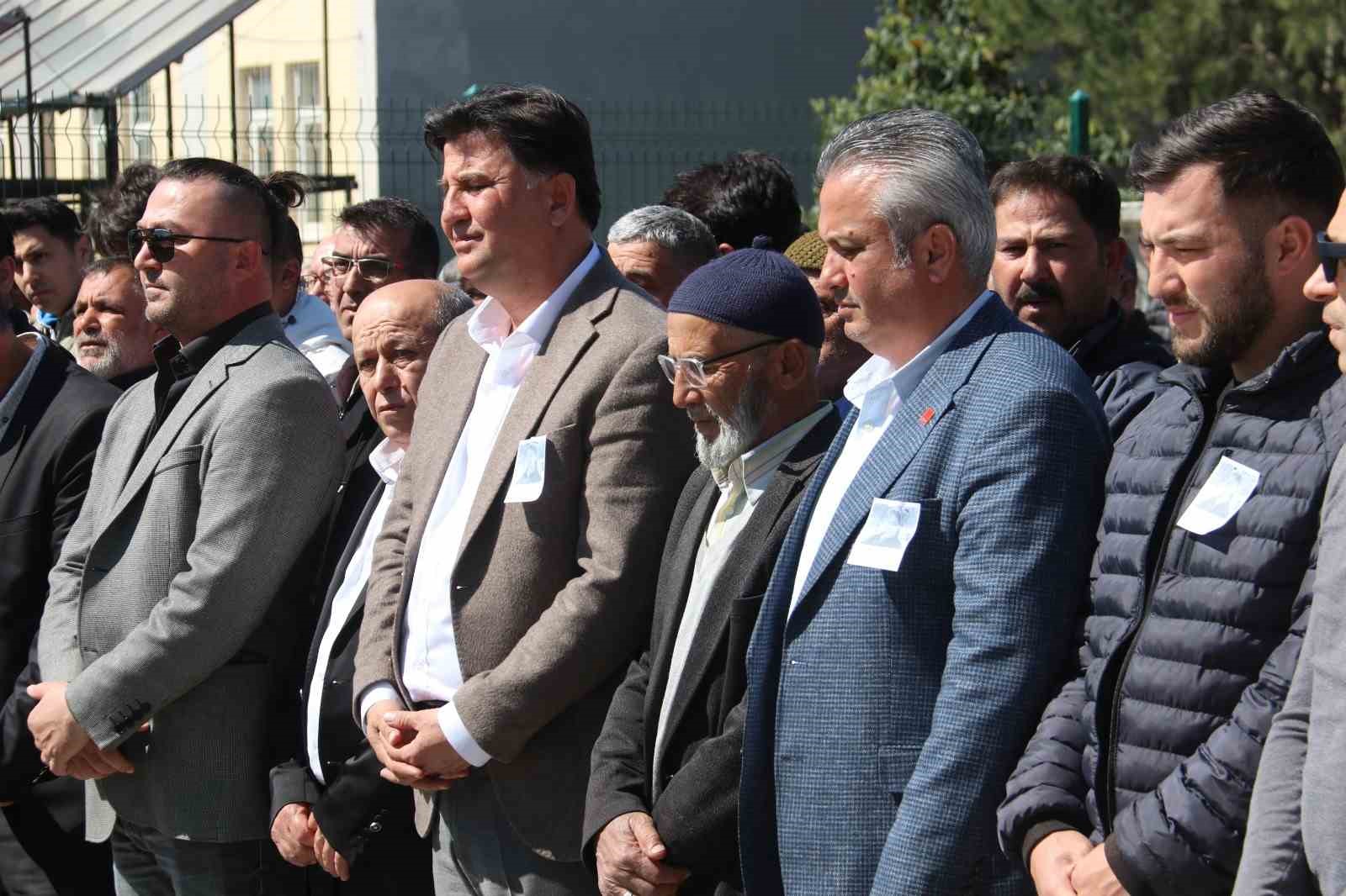 kadinlar gununde kocasi tarafindan katledilen kadin topraga verildi 4 Td5KZZAw