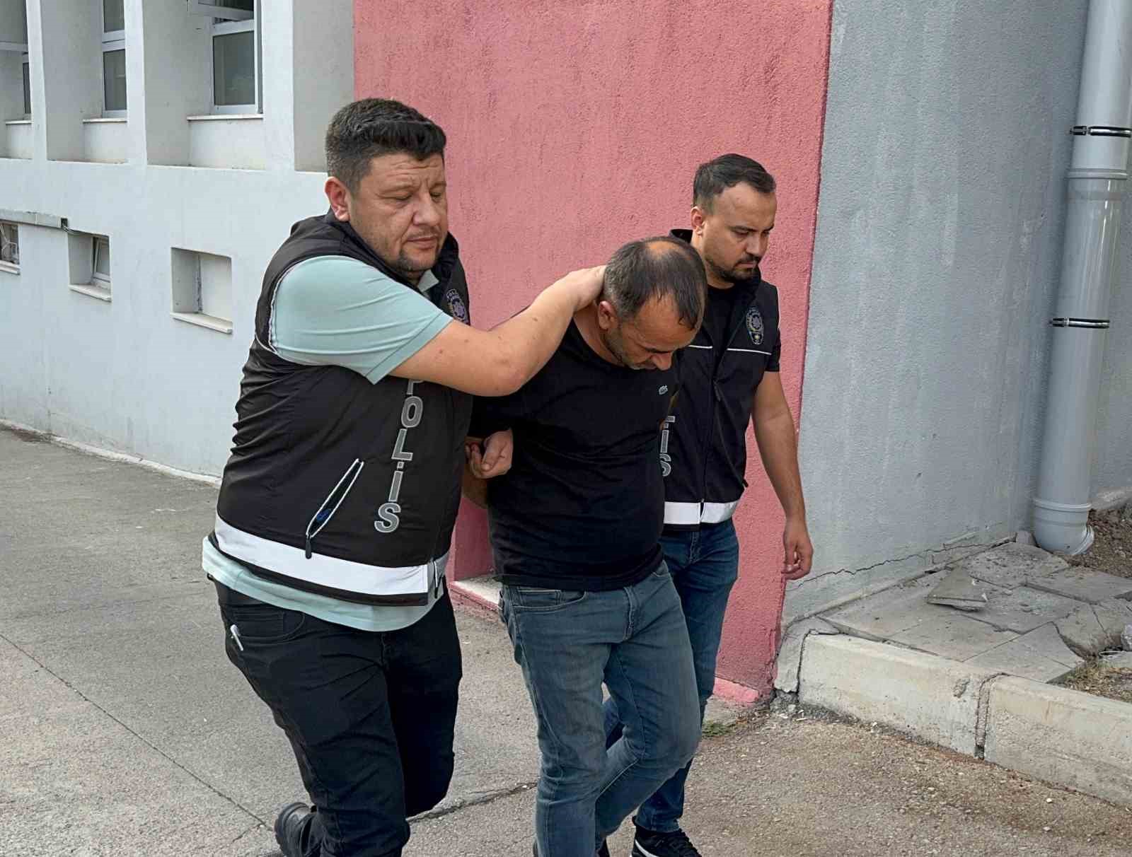 kadinlar gununde kurye kiligina girip senet imzalatmislar 3 tutuklama 2 UUtsSmf8