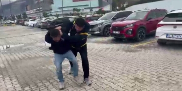 kadinlar-tuvaletinde-kabine-saklanarak-15-kadinin-fotograf-ve-videosunu-ceken-erkek-sahis-hayrete-dusurdu-QMjIM4qh.jpg