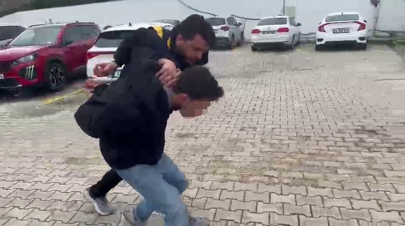 Kadınlar tuvaletinde kabine saklanarak 15 kadının fotoğraf ve videosunu çeken erkek şahıs hayrete düşürdü 5 kadinlar tuvaletinde kabine saklanarak 15 kadinin fotograf ve videosunu ceken erkek sahis hayrete dusurdu b9UDICwZ