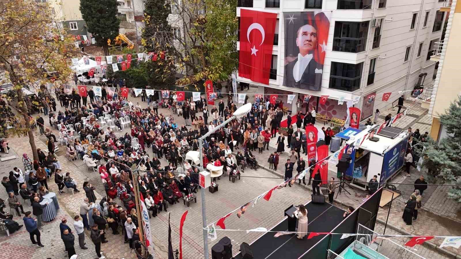 kadinlar uretiyor belediye istihdam ediyor 11 ilceye 11 kres yolda 1 dqP3kyuY
