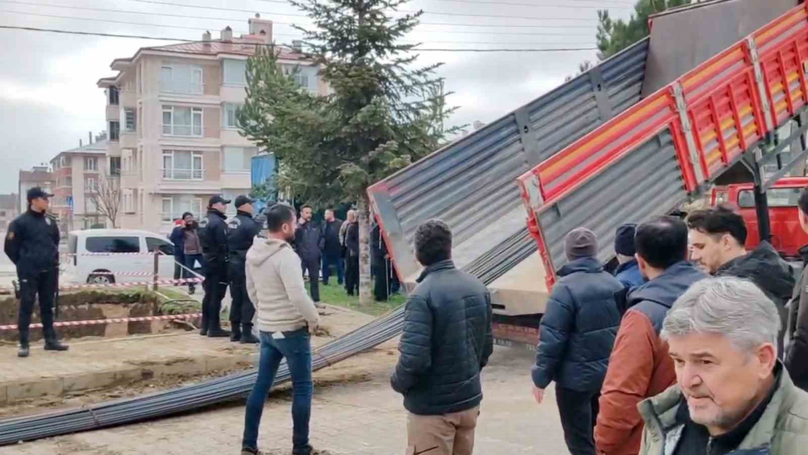 Kadınlardan mahalleye yapılacak baz istasyonuna ve erkeklere tepki 7 kadinlardan mahalleye yapilacak baz istasyonuna ve erkeklere tepki 3 CczID3PM