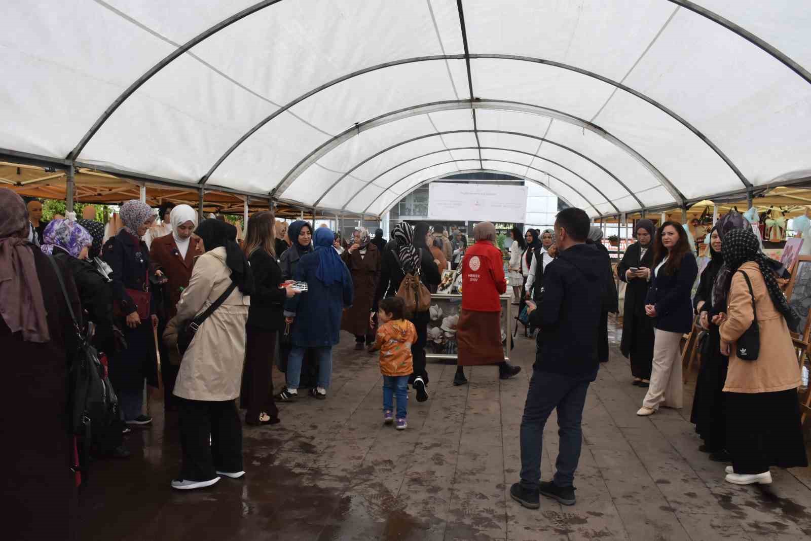 kadinlarin basari hikayesi sergiye donustu 3 ars4PBDN