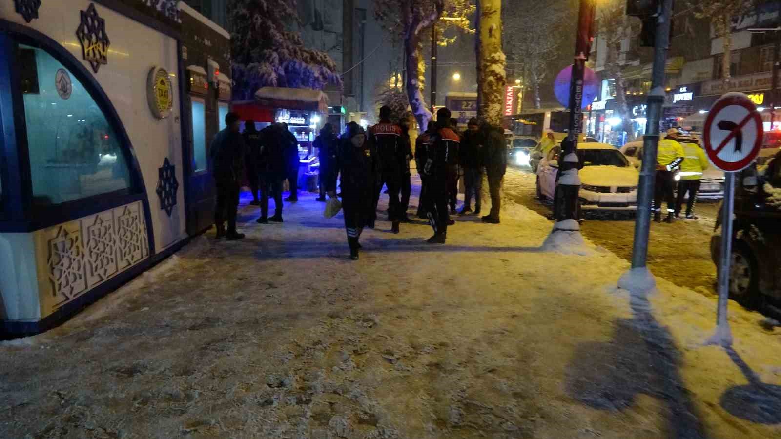 Kadınların bıçaklı kavgası kanlı bitti: 1 ölü, 1 yaralı 5 kadinlarin bicakli kavgasi kanli bitti 1 olu 1 yarali 1 A2rd12fm