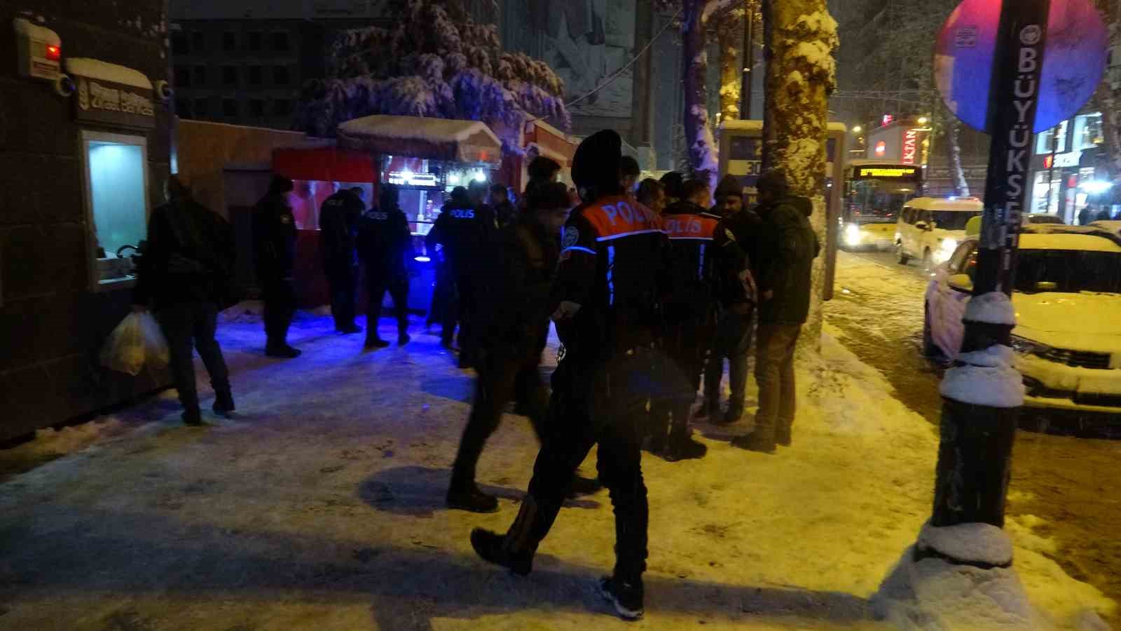 Kadınların bıçaklı kavgası kanlı bitti: 1 ölü, 1 yaralı 6 kadinlarin bicakli kavgasi kanli bitti 1 olu 1 yarali 2 3LFHSeAZ
